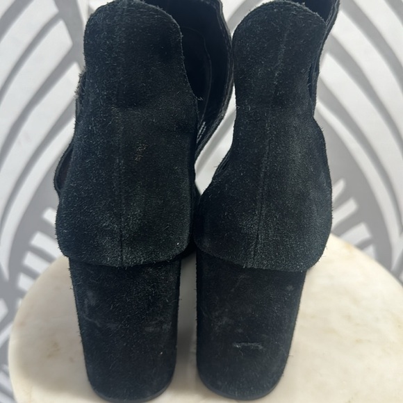 Steve Madden Rookie ankle  black suede cutout booties. - Picture 3 of 9